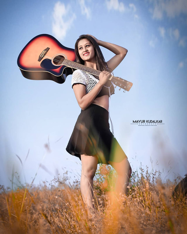 Sexy Singer Attitude Poses Acoustic Guitar Stock Photo 503666422 |  Shutterstock